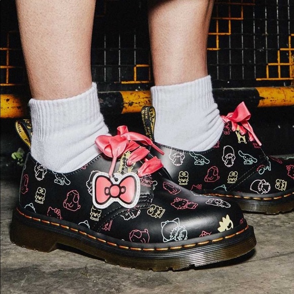 Dr. Martens Shoes - Dr. Martens x Hello Kitty and Friends Derby